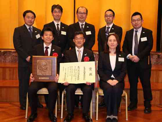 Toyota awarded for environmentally-friendly Prius paint process Toyota awarded for environmentally-friendly Prius paint process image