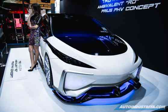 TRD Prius PHV Concept looks like a Gundam robot TRD Prius PHV Concept looks like a Gundam robot image