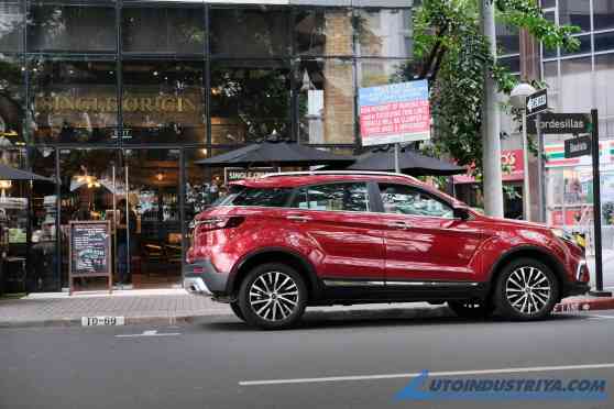 Sunday cafe hopping and car-spotting in Makati Sunday cafe hopping and car-spotting in Makati image