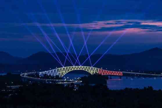 San Juanico Bridge will have 15-min light shows on weekends San Juanico Bridge will have 15-min light shows on weekends image