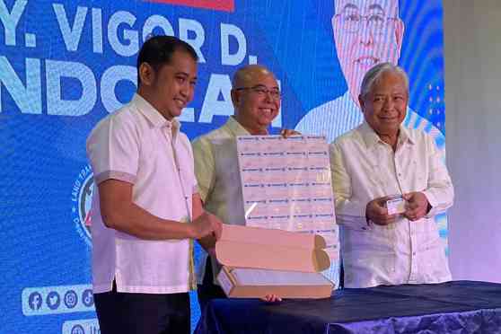 LOOK: LTO celebrates arrival of 5,000 plastic cards LOOK: LTO celebrates arrival of 5,000 plastic cards image