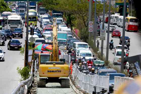 EDSA Flyover along Roxas Blvd partially closed due to road works EDSA Flyover along Roxas Blvd partially closed due to road works image