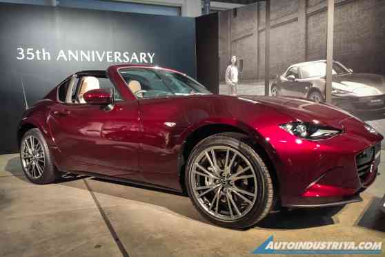 Mazda reveals MX-5 Miata 35th Anniversary Edition in Artisan Red Mazda reveals MX-5 Miata 35th Anniversary Edition in Artisan Red image