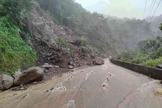 Typhoon Uwan leaves several major roads impassable across Luzon Typhoon Uwan leaves several major roads impassable across Luzon image