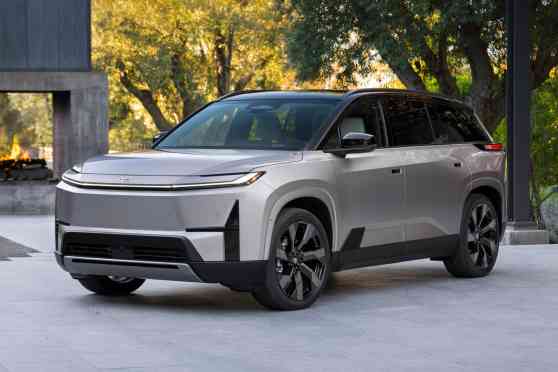 2027 Toyota Highlander has become a three-row electric SUV 2027 Toyota Highlander has become a three-row electric SUV image