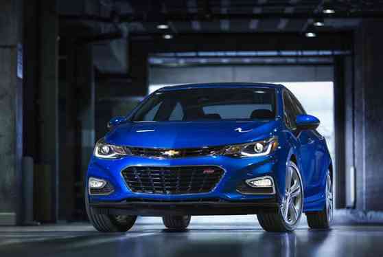 Chevrolet introduces larger, lighter 2016 Cruze Chevrolet introduces larger, lighter 2016 Cruze image