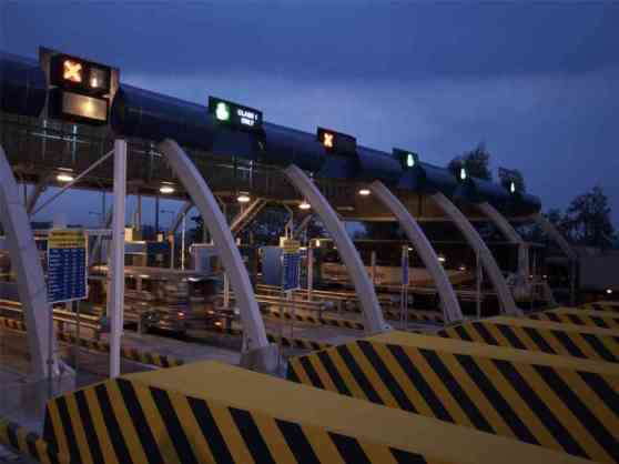 Bill seeks toll-free expressways on holidays Bill seeks toll-free expressways on holidays image