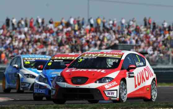 FIA WTCC 2012: Tarquini, Dudukalo break Chevrolet's winning streak in race 1 FIA WTCC 2012: Tarquini, Dudukalo break Chevrolet's winning streak in race 1 image