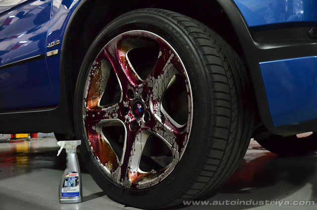 Wheel cleaner in action