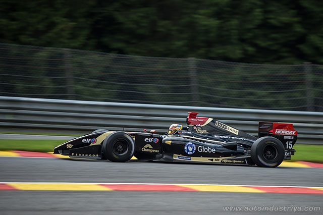 Stocking in World Series by Renault