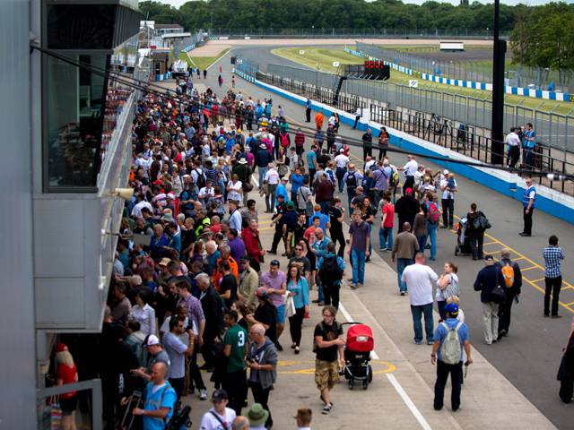 Crowd at first test day of Formula E