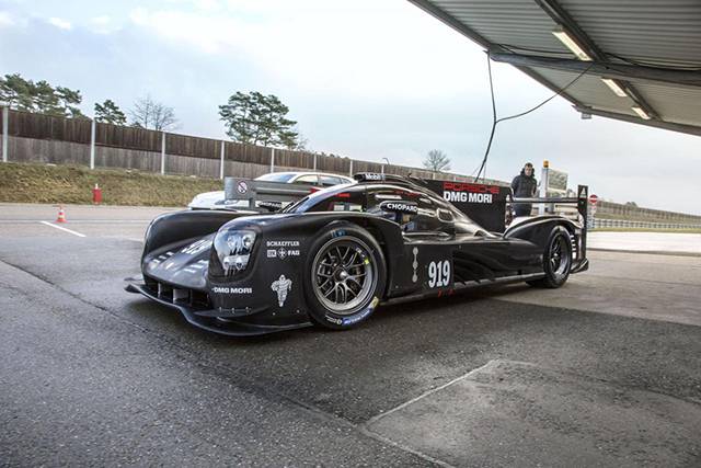 A side view of the 2015 Porsche 919 Hybrid LMP1