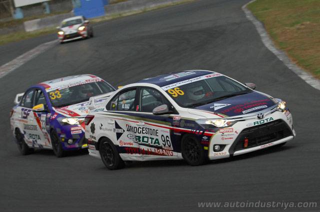 Miguel Diaz chased by Tonton Ramos