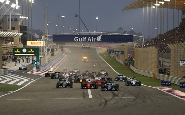 Start of the race in the 2015 Bahrain GP