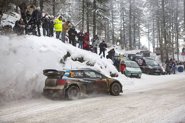 Volkswagen Polo WRC R sliding through the snow