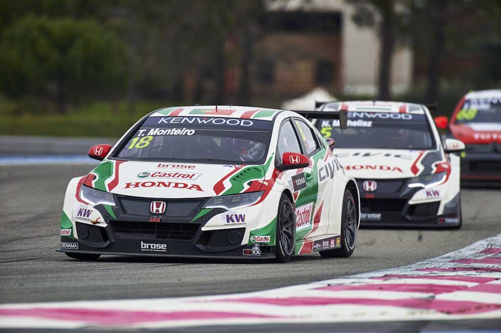 Tiago Monteiro chasing Jose Maria Lopez