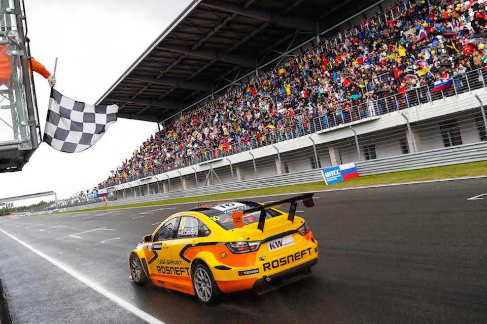 Nicky Catsburg takes first career WTCC victory