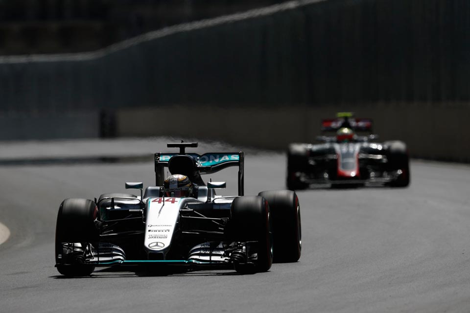 Hamilton struggling with his power unit