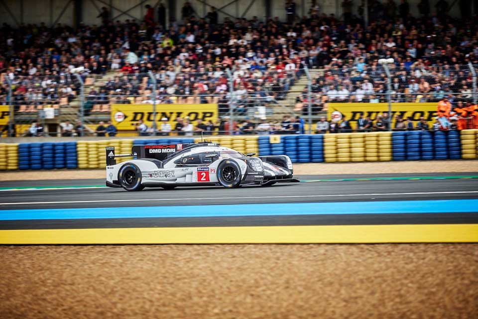 Porsche wins as Toyota falters