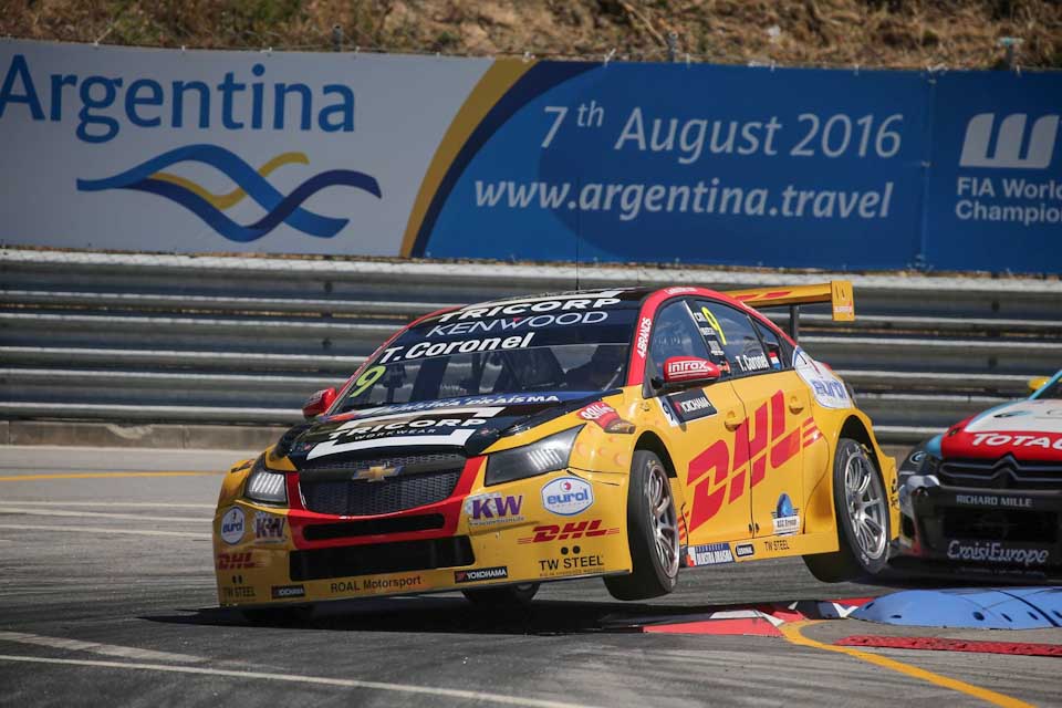 Tom Coronel holds off former team mate