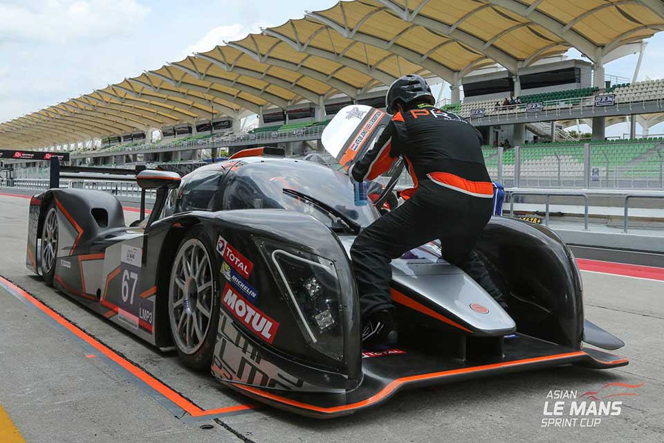 PRT Racing Ginetta on the pitlane