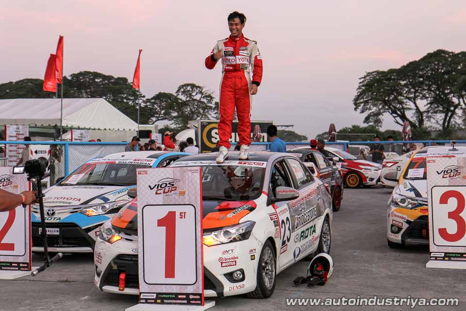 Rivera dominates race 2