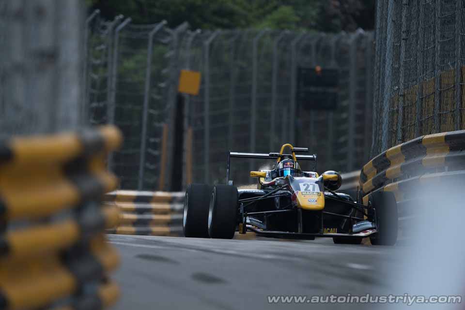 Camara with early lead