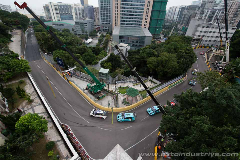 Monteiro leads Comini, Vernay