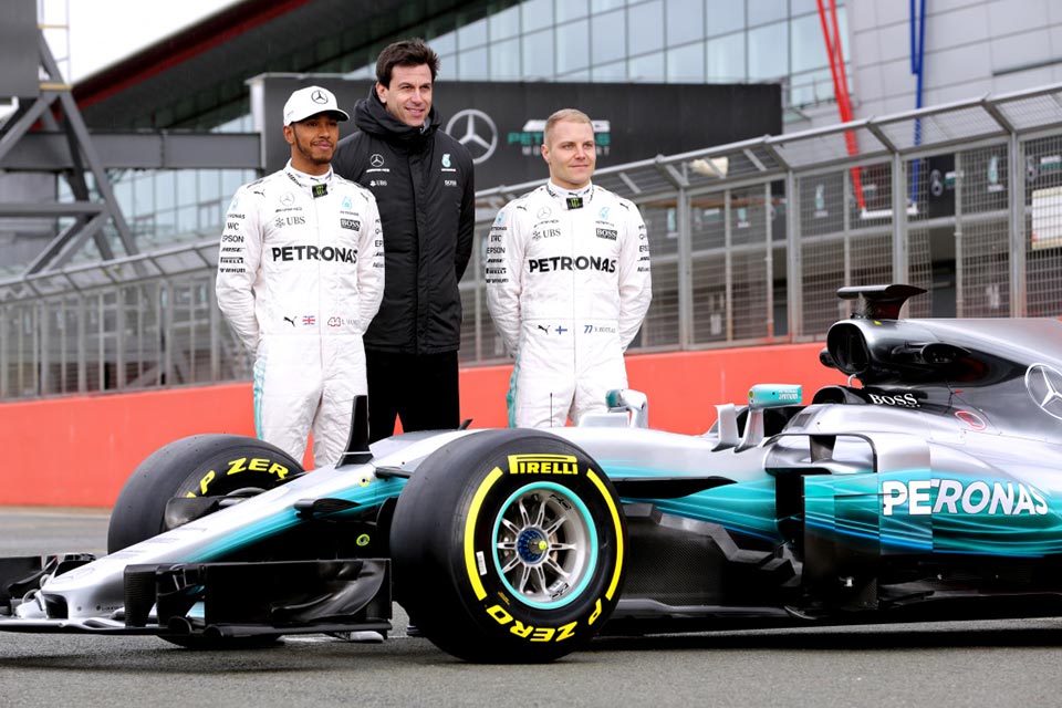 Lewis Hamilton, Toto Wolff and Valterri Bottas with the W08 EQ Power+