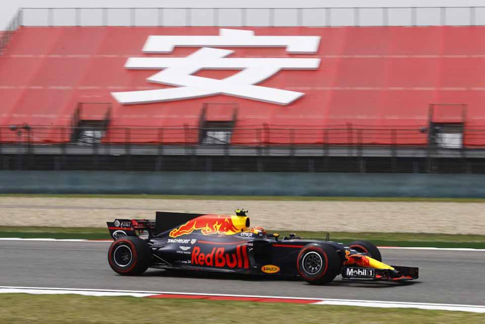 Hamilton wins 2017 Chinese Grand Prix in dominant fashion
