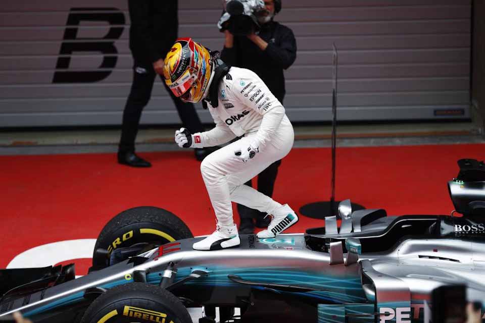 Hamilton wins 2017 Chinese Grand Prix in dominant fashion