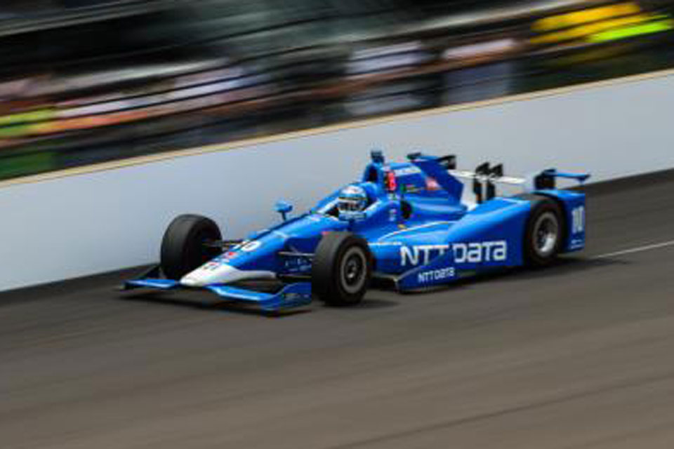 Takuma Sato wins 2017 Indy 500 after mad dash to the finish