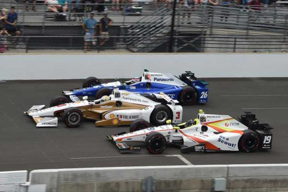 Takuma Sato wins 2017 Indy 500 after mad dash to the finish