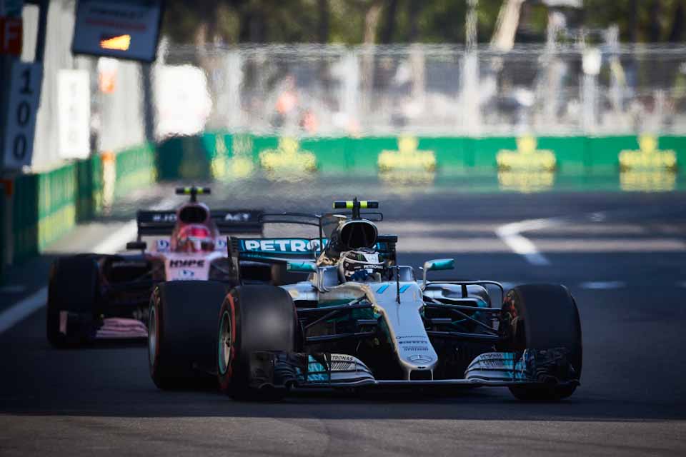 Daniel Ricciardo wins wild 2017 Azerbaijan Grand Prix