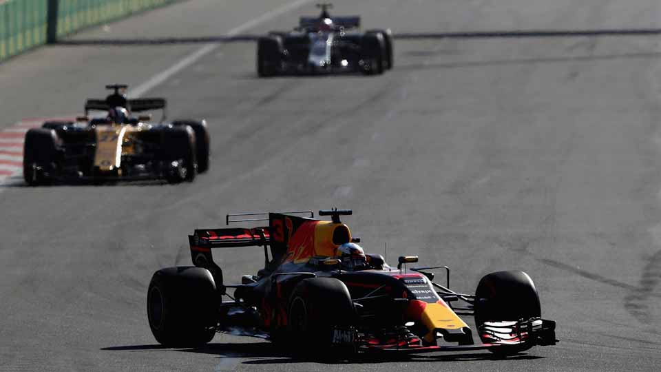 Daniel Ricciardo wins wild 2017 Azerbaijan Grand Prix