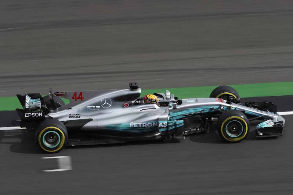 Hamilton closes in on Vettel with 2017 British Grand Prix win