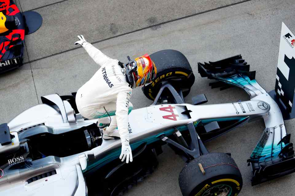 Hamilton continues winning streak in 2017 Japanese Grand Prix