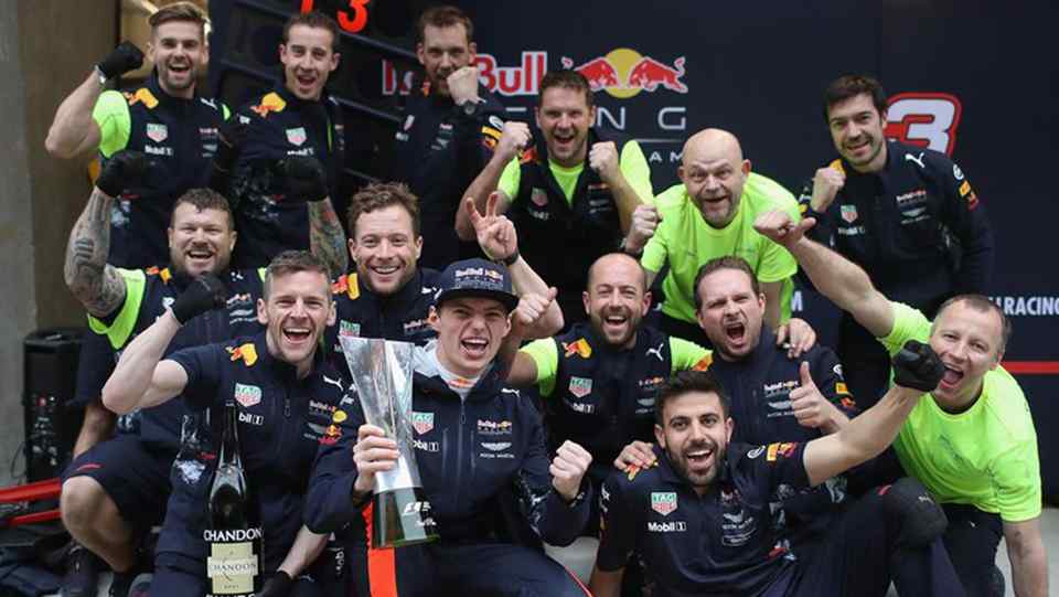 Max Verstappen extends contract with Red Bull until 2020