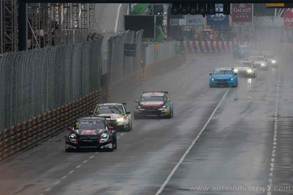 WTCC 2017: Rob Huff bags record ninth win in Macau