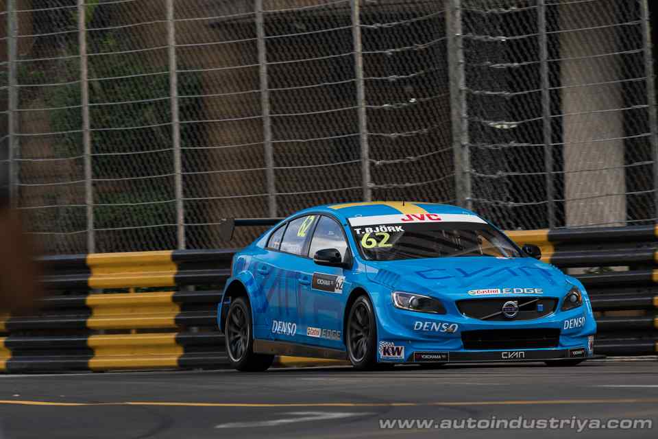 WTCC 2017: Rob Huff bags record ninth win in Macau