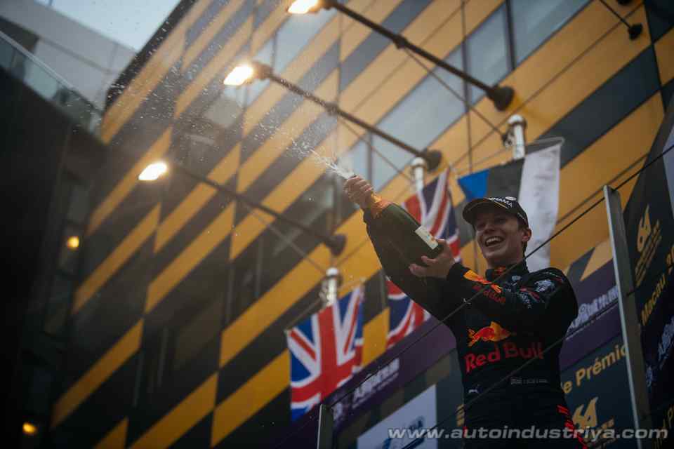 F3: Ticktum takes dramatic win in 2017 Macau Grand Prix