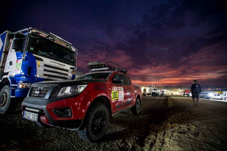 Nissan PR man drives Navara in Dakar Rally before he turns 40