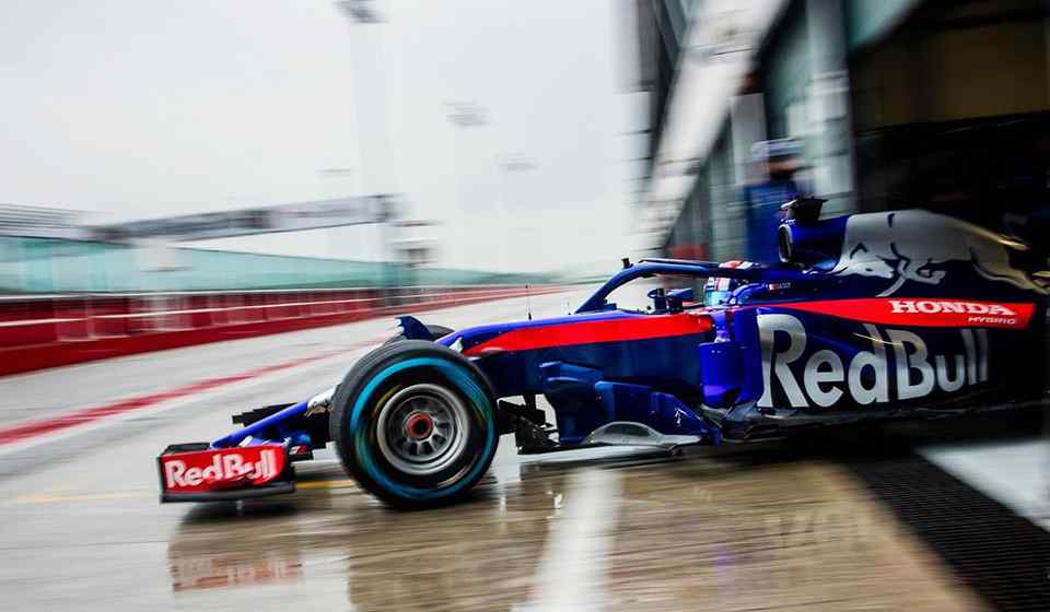Toro Rosso unveils Honda-powered 2018 F1 season challenger