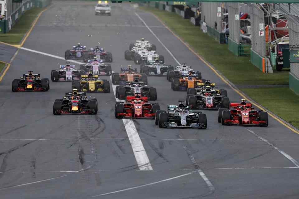 Vettel starts new season with win in 2018 Australian Grand Prix