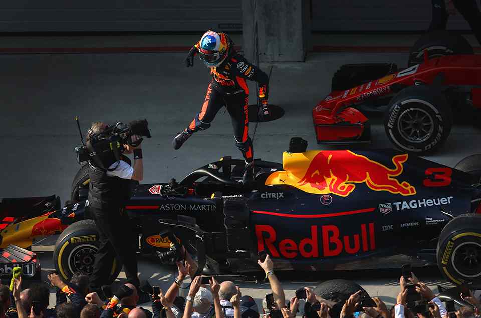 Ricciardo storms to the front and wins 2018 Chinese Grand Prix