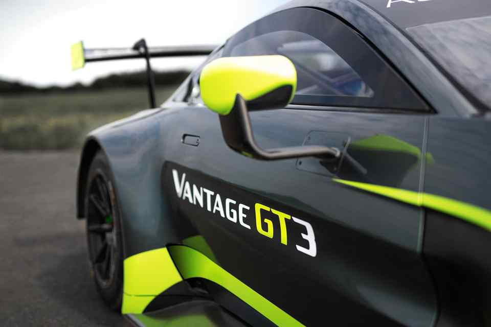 Aston Martin Vantage GT3 and GT4 are ready for the track