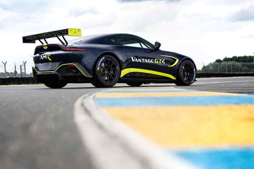 Aston Martin Vantage GT3 and GT4 are ready for the track