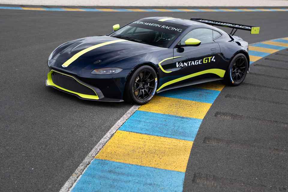 Aston Martin Vantage GT3 and GT4 are ready for the track