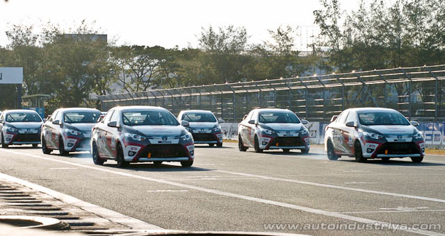 Pornelos and Reyes trying to pull away at the start of race 2