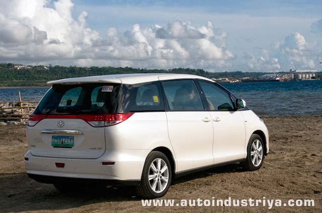2011 Toyota Previa 2.4Q rear quarter